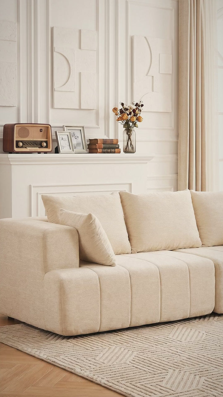 Canapé 3 places en chenille beige en vidéo